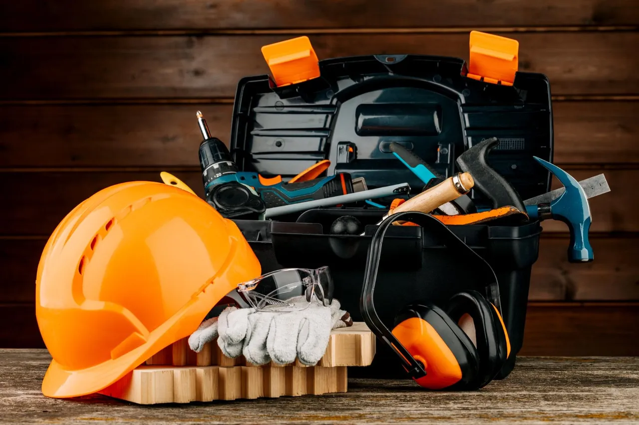 Les outils essentiels pour les travaux de bricolage à la maison