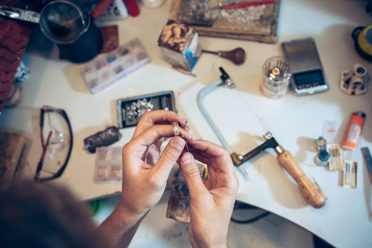Fabrication de bijoux en fil de plaqué argent