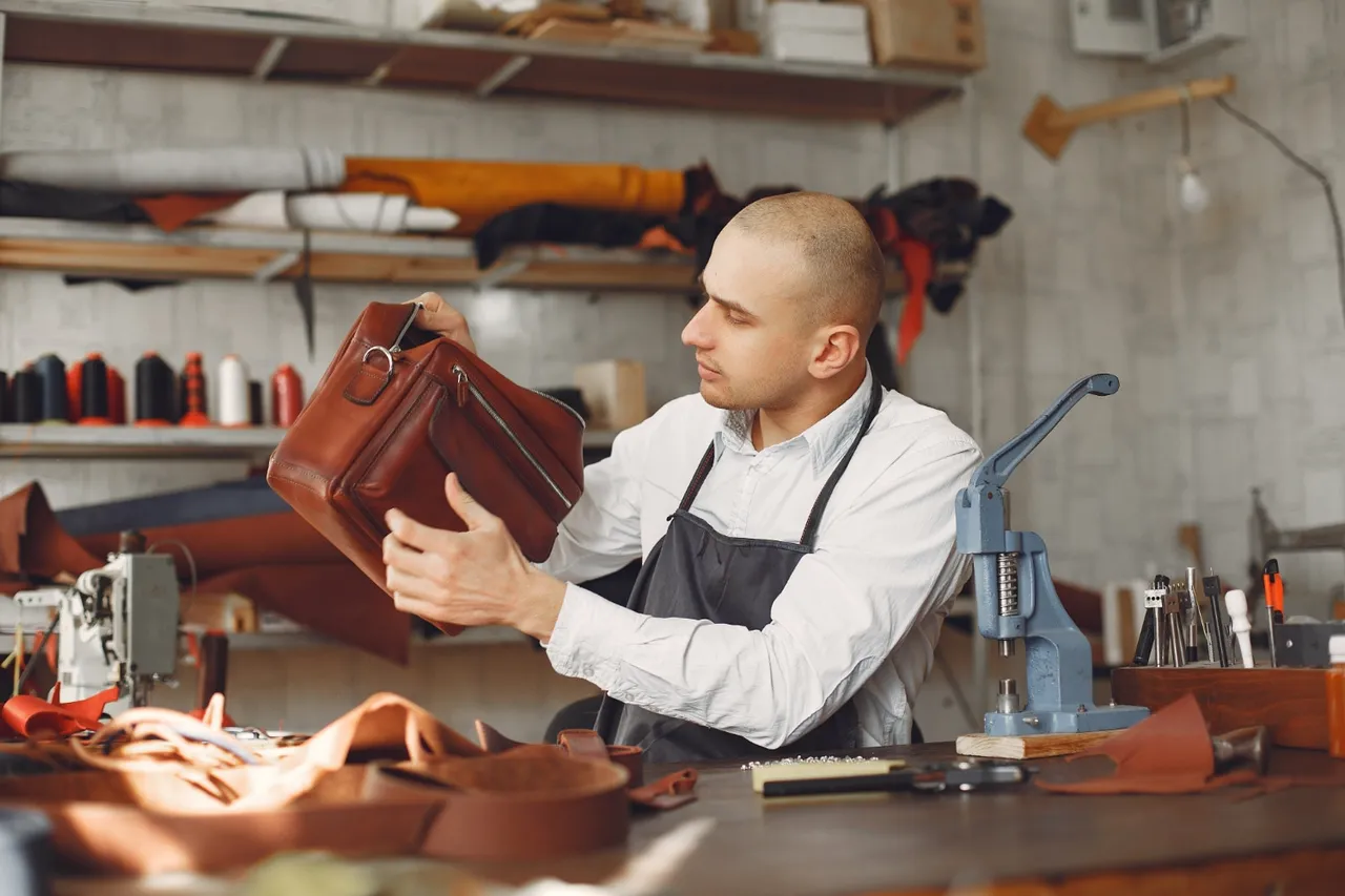 Comment réparer un sac en cuir abîmé : les astuces incontournables
