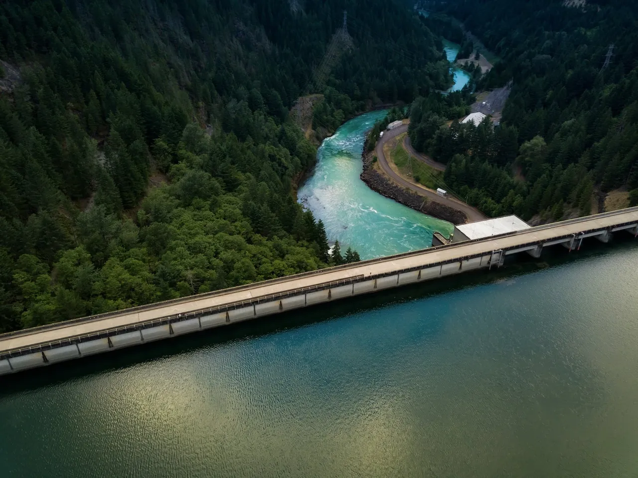 Quels sont les bénéfices de l’énergie hydraulique et quelles sont les applications possibles ?